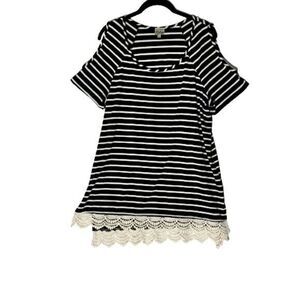 Como Vintage Striped Cold-Shoulder Lace-Hem Tunic Top